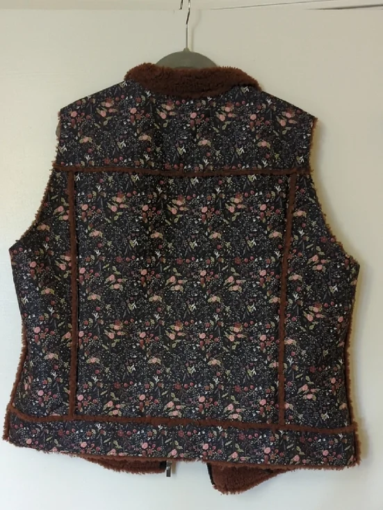 Women's Brown Floral Faux-Sherpa Vest - Picture 2 of 4